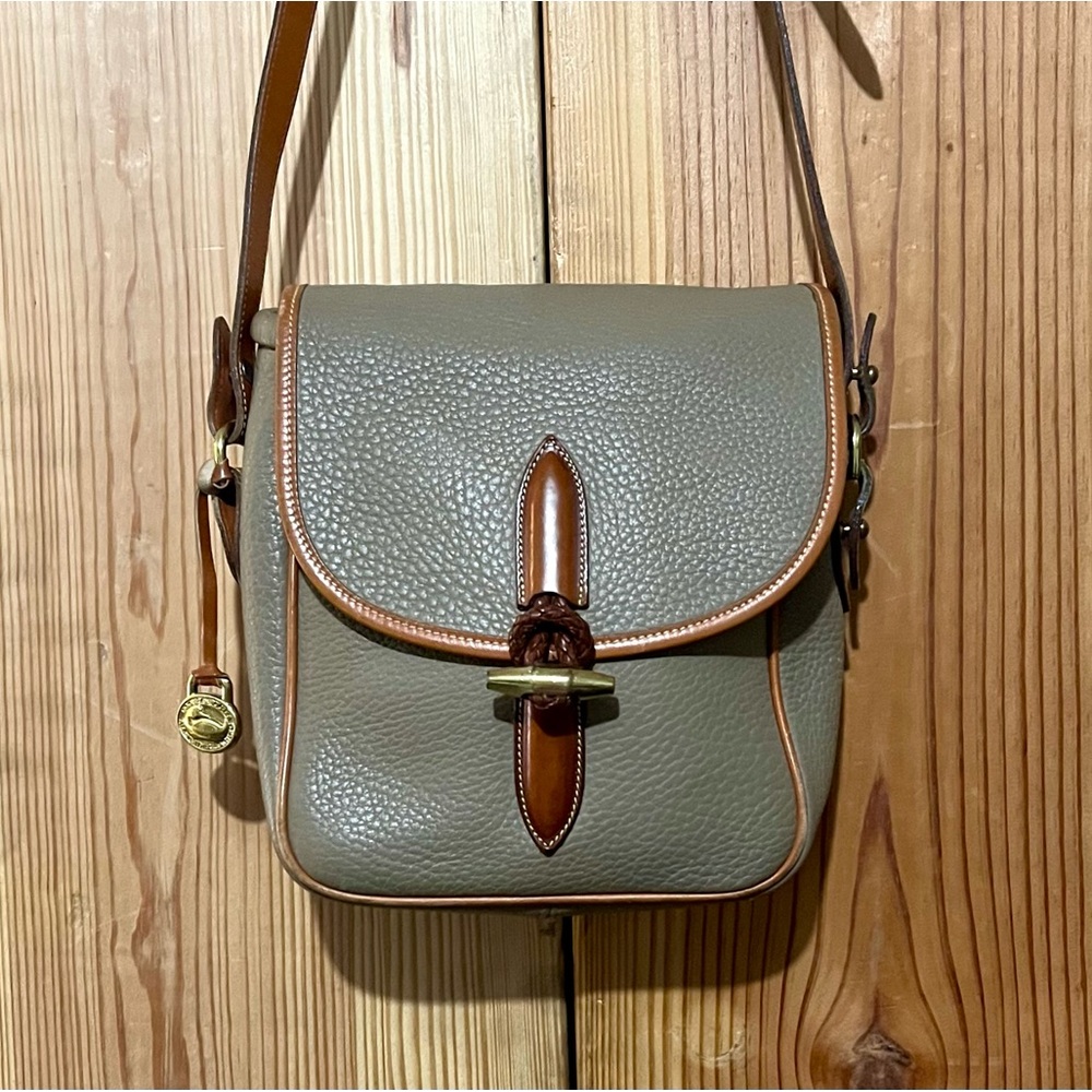 Vintage Dooney & Bourke All Weather Leather Crossbody Shoulder Bag – Taupe & Tan